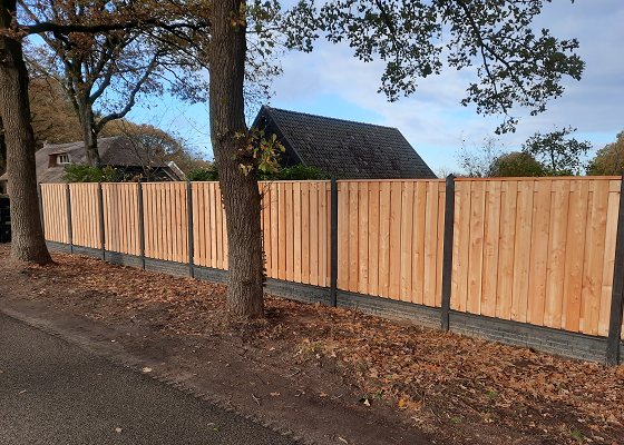 Plaatsen Douglas betonschutting Pesserveldweg in Ruinen